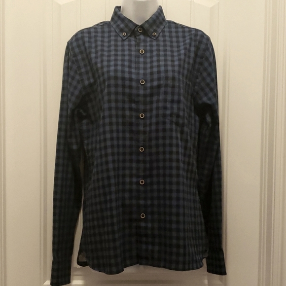 Like New Van Heusen Slim Fit Button Down - Picture 1 of 8